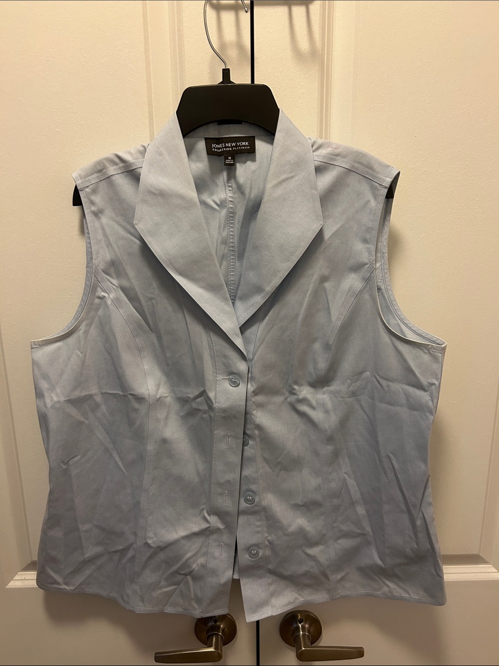 Jones New York Light Blue Sleeveless Button-Front Blouse